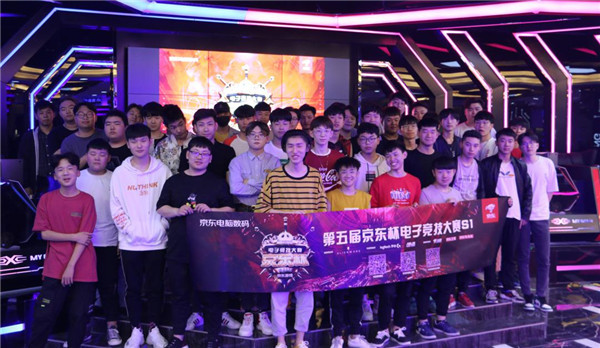 确保食指与 确保食指与